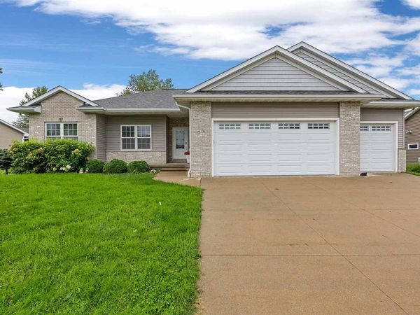 619 Majestic Oak Rdg, Solon, IA 52333