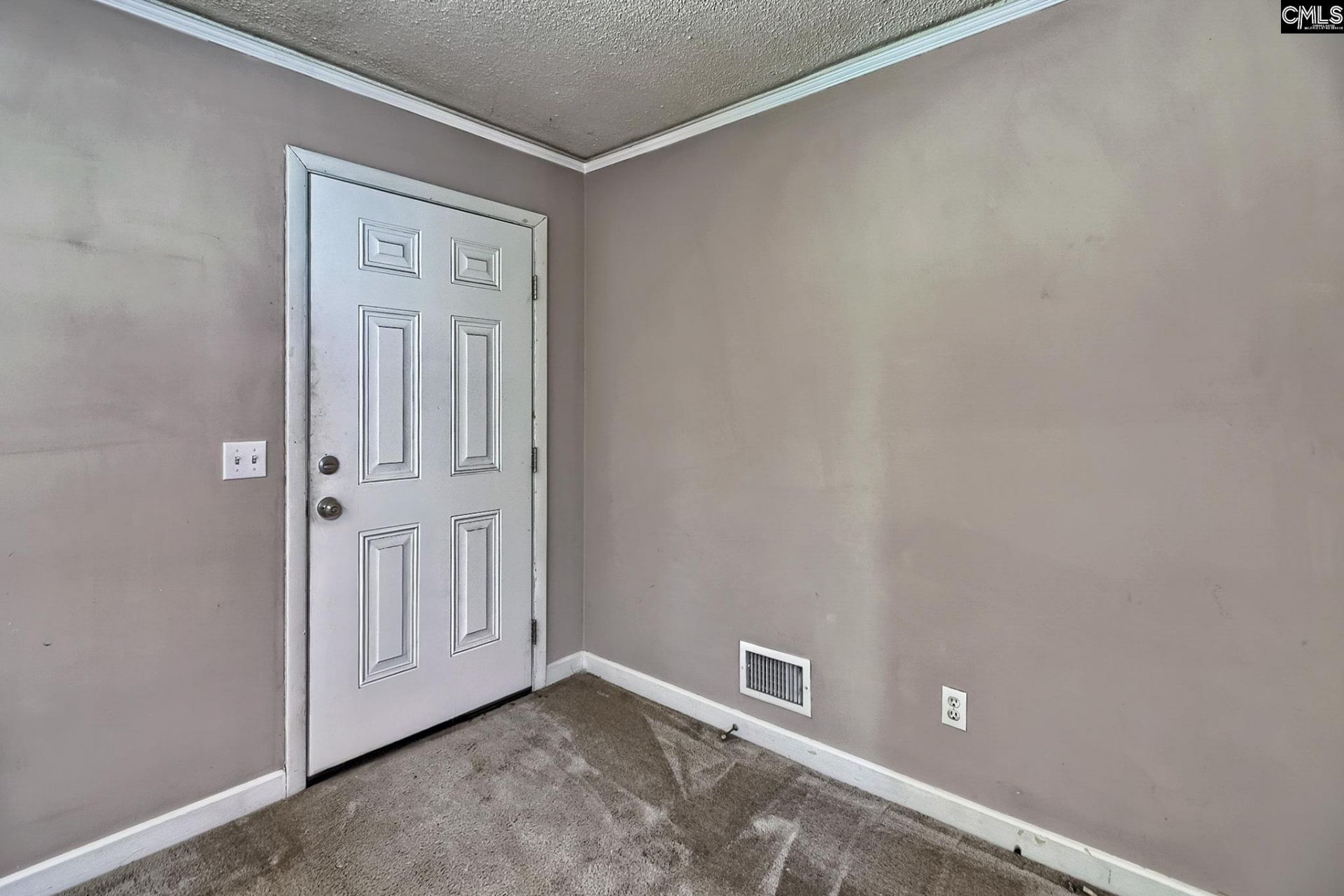 1719 Chadsworth Drive Photo 8