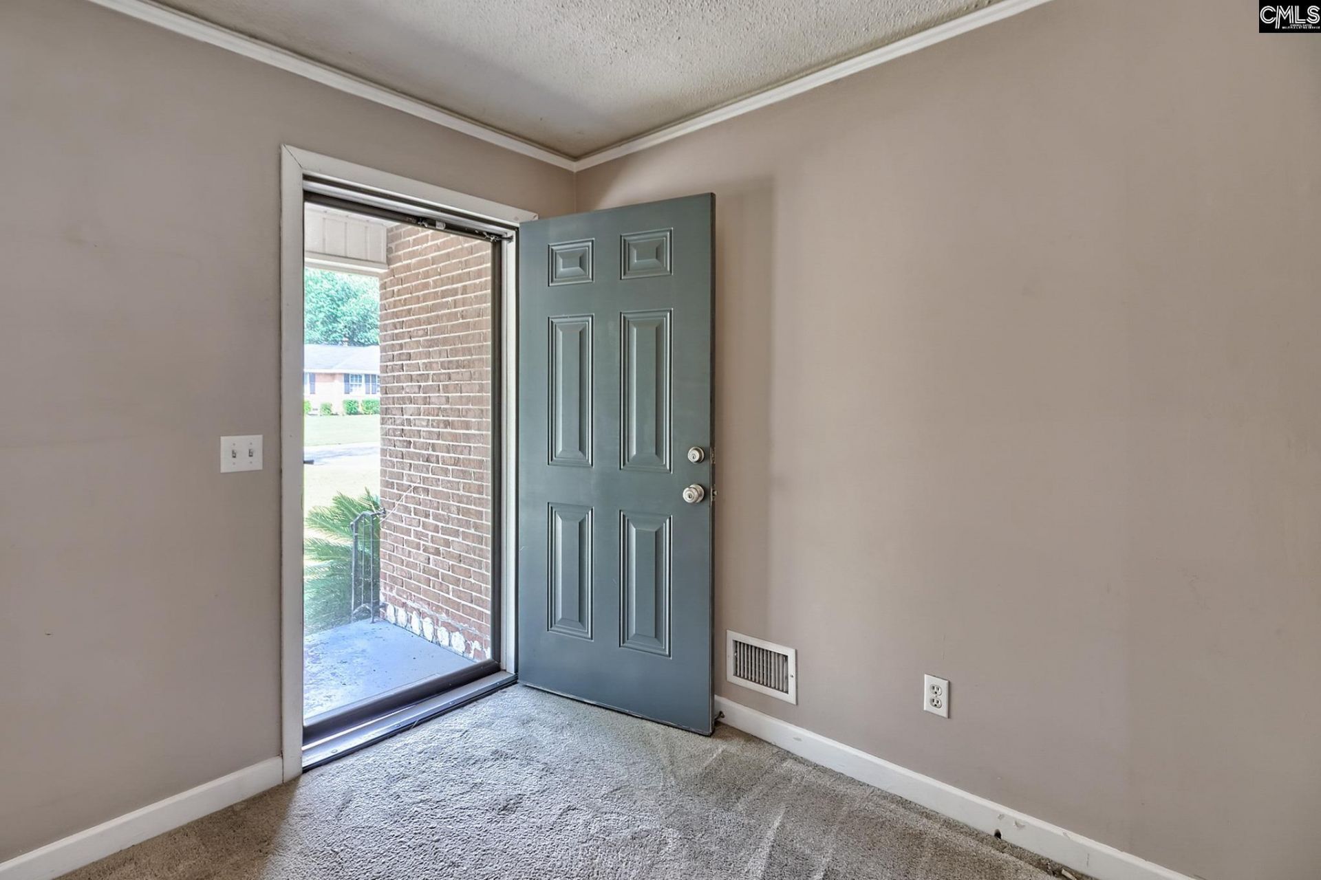 1719 Chadsworth Drive Photo 9