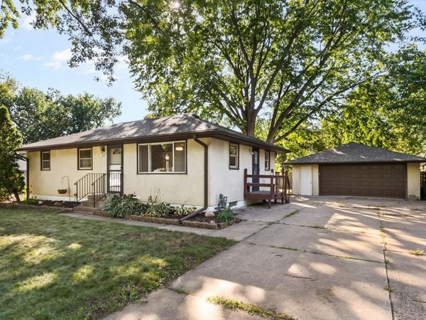610 Grange Avenue N, Oakdale, MN 55128