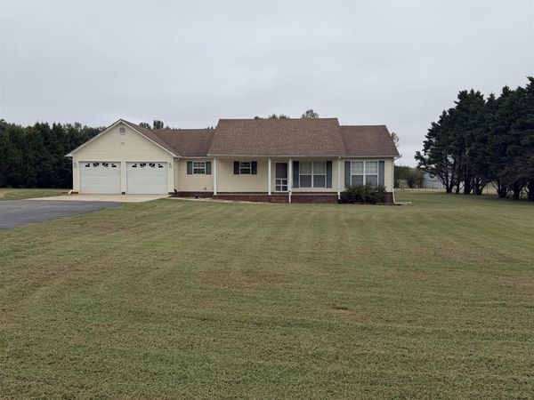 795 Betty Rose Ln, Tuscumbia, AL 35674