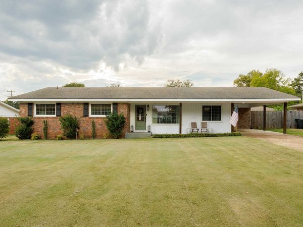 506 Lakeside Dr, Florence, AL 35630