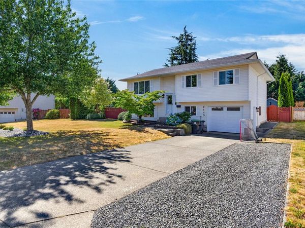 2149 Murrelet Dr, Comox, BC V9M 3P5