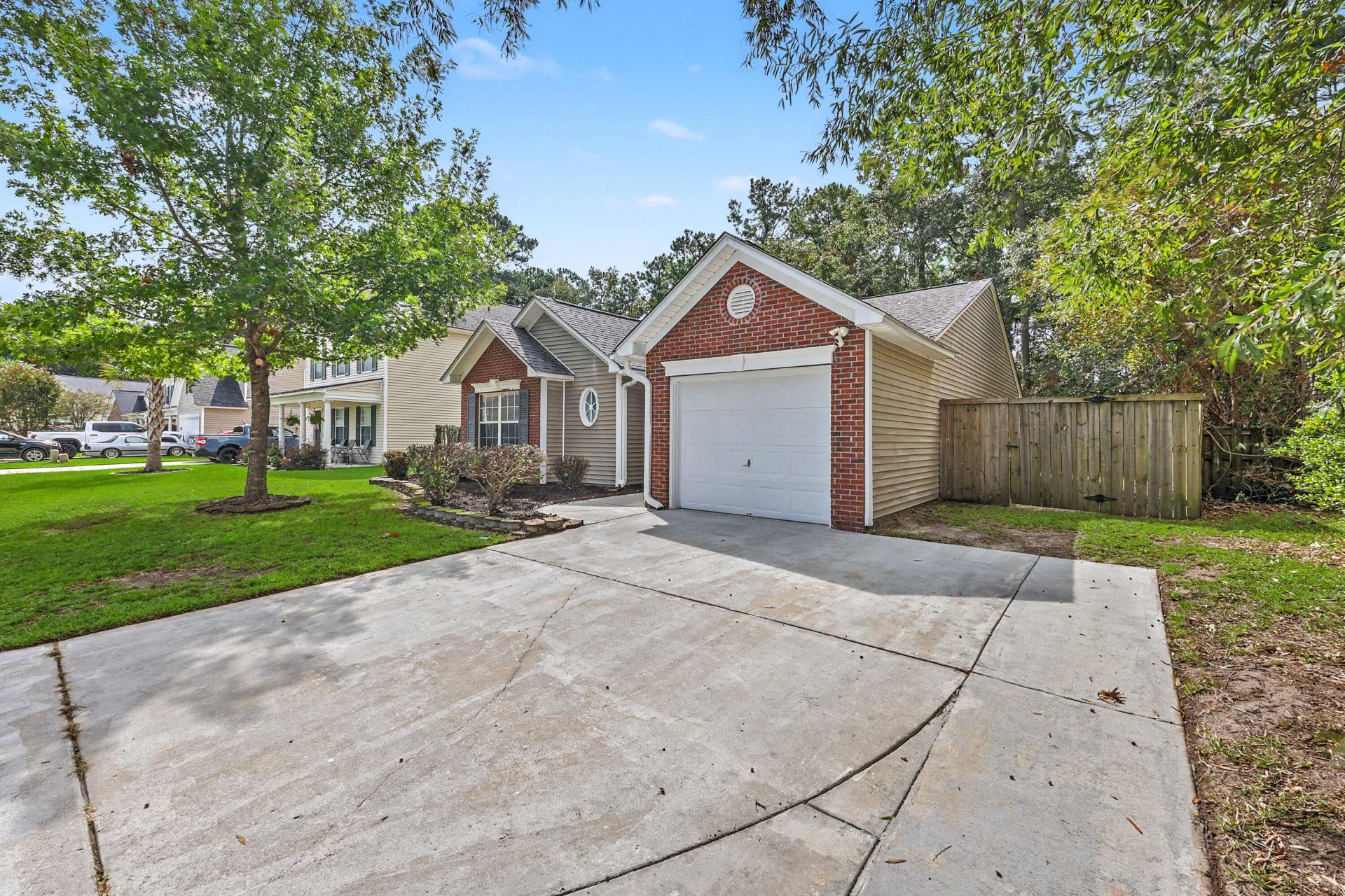 321 Jamestown Drive Photo 6