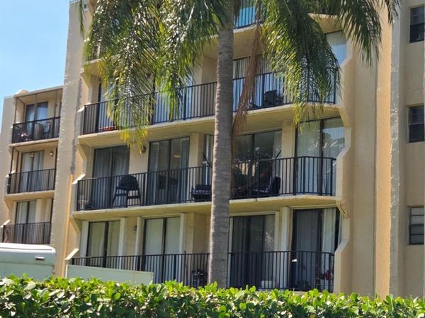 3500 BLUE LAKE Drives, Unit 304, Pompano Beach, FL 33064