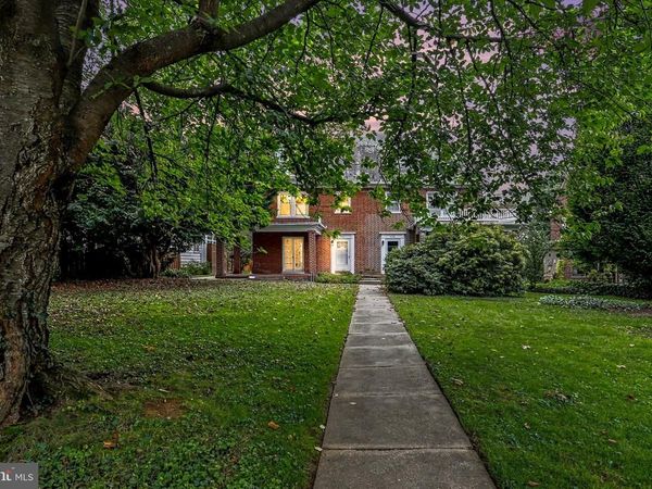 610 RACE AVENUE, LANCASTER, PA 17603