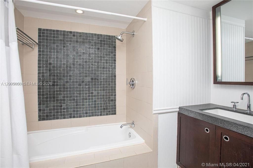 17315 Collins Ave, Unit 2406, Sunny Isles Beach, FL 33160 Photo