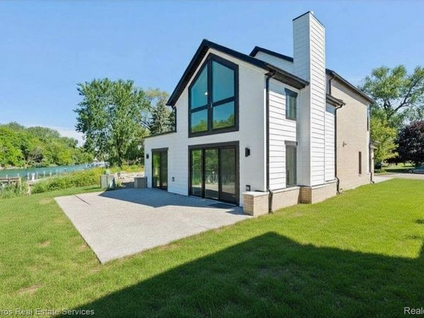 260 Keelson Drive , Detroit, Mi 48215