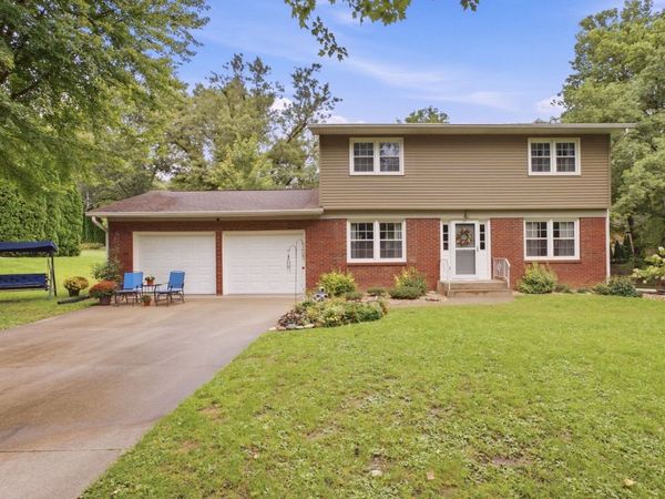 131 Central Park Avenue, Geneseo, IL 61254