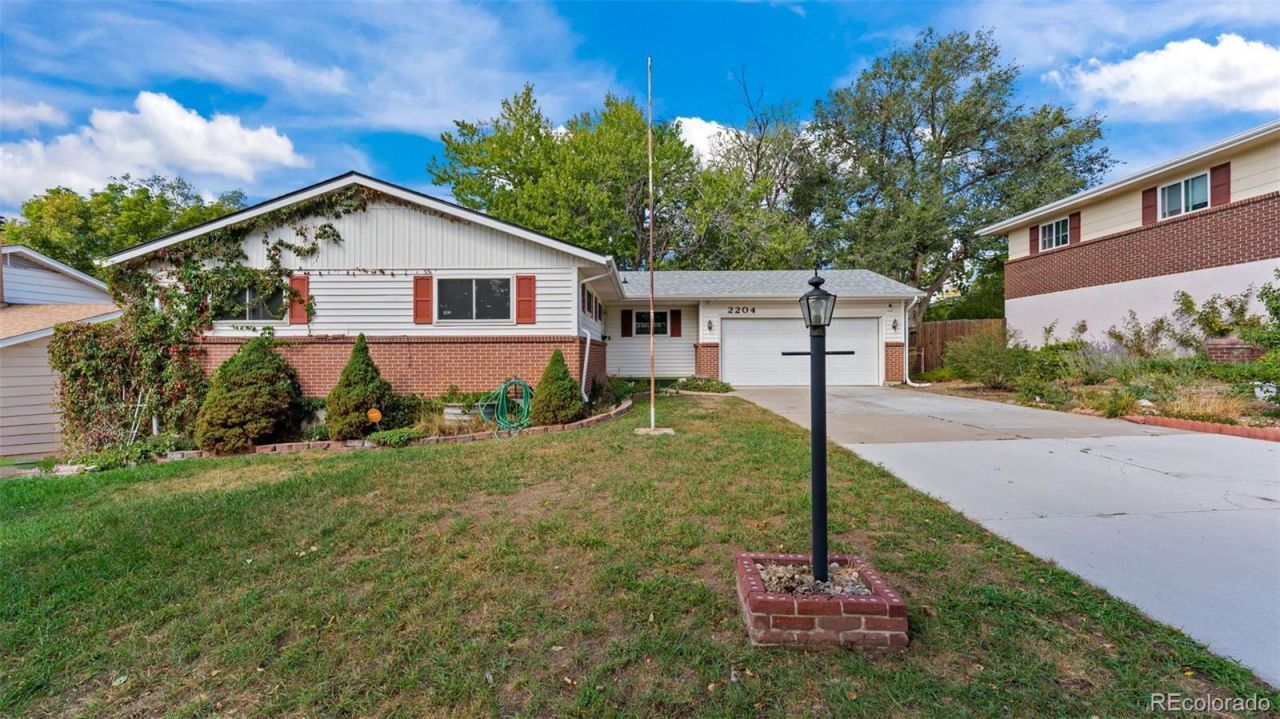 2204 Warwick Lane, Colorado Springs, CO 80909 Main Photo