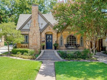 2209 Tremont Avenue, Fort Worth, TX 76107