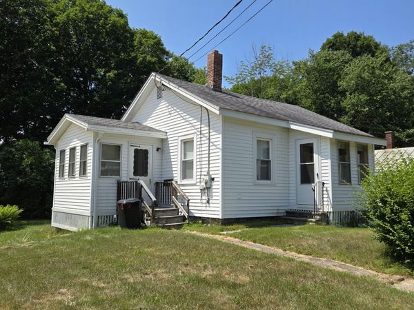 79 Middle Avenue , Mexico, ME 04257