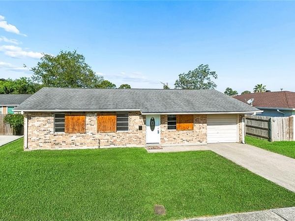 644 GROVEWOOD Drive , Gretna, LA 70056