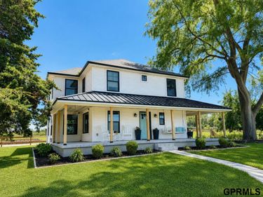 2126 County Road, Unit 8, Yutan, NE 68073