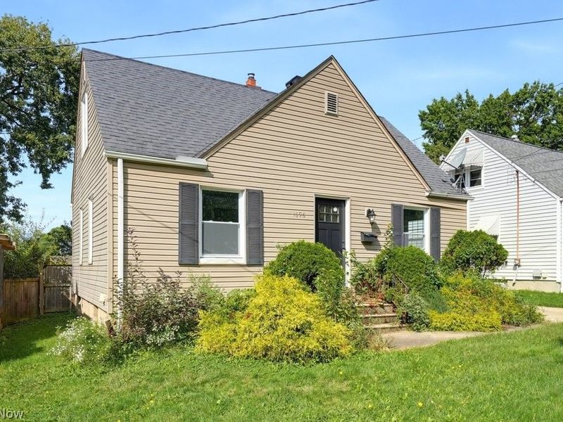 1696 Oakwood Avenue, Akron, OH 44301 Photo 2