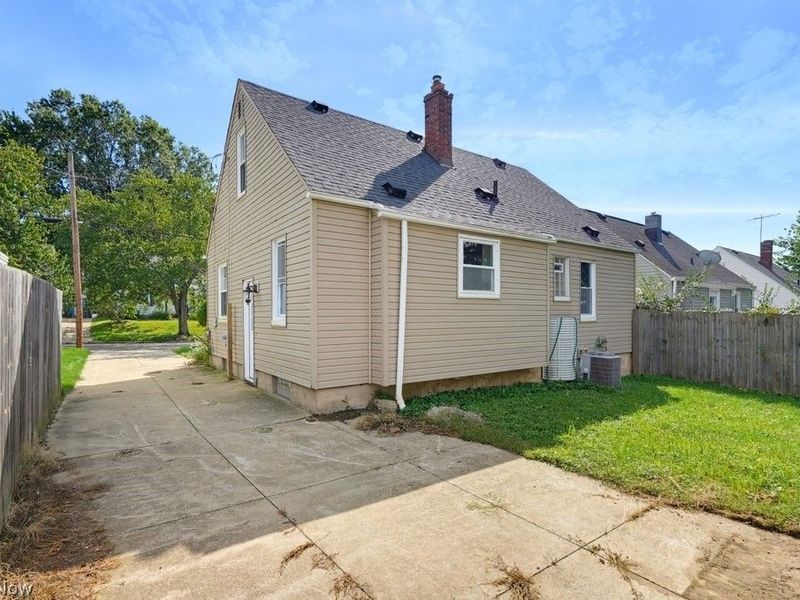 1696 Oakwood Avenue, Akron, OH 44301 Photo 4