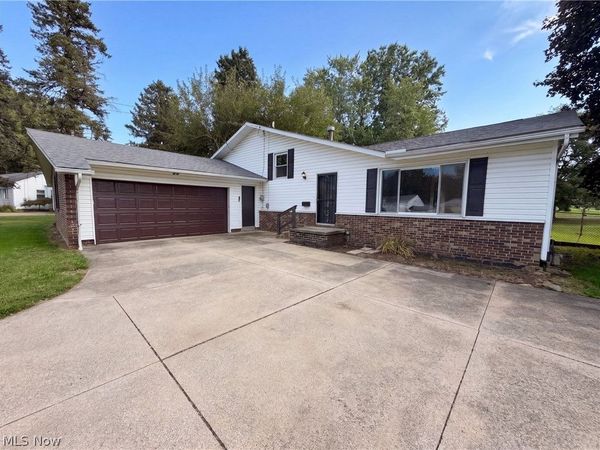 1065 Easton Drive , Akron, OH 44310