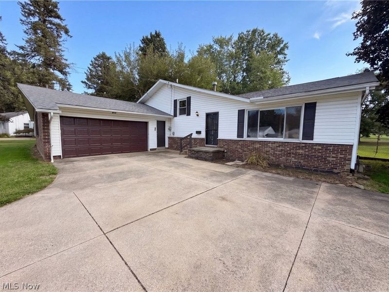 1065 Easton Drive , Akron, OH 44310 Photo 1