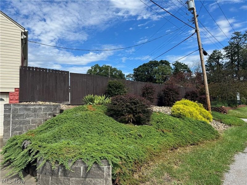 335 Central Avenue , Tiltonsville, OH 43963 Photo 8