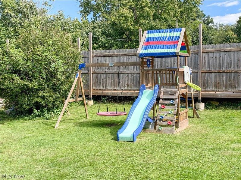 8475 Squirrel Hill Drive NE, Warren, OH 44484 Photo 42