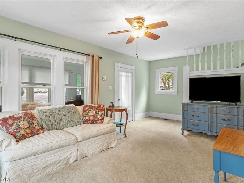 41 W Marion Street , Doylestown, OH 44230 Photo 7