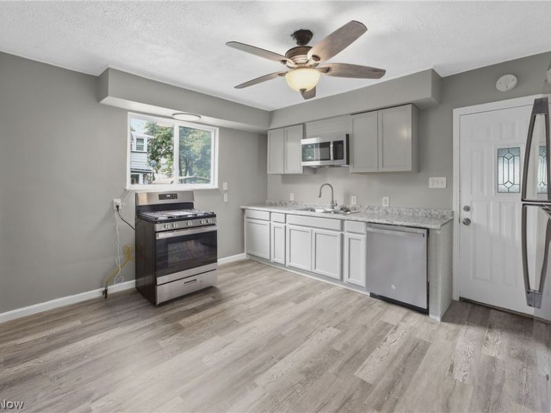 2162 W 95th Street , Cleveland, OH 44102 Photo 11