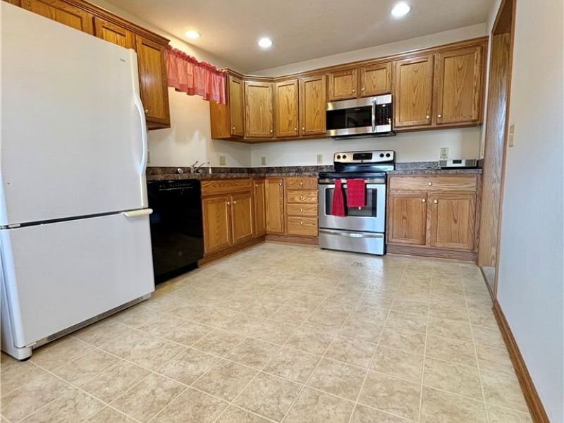 2146 University Commons Drive SE, Massillon, OH 44646 Photo 2