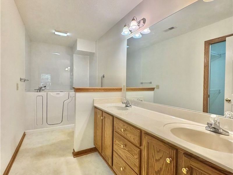 2146 University Commons Drive SE, Massillon, OH 44646 Photo 7