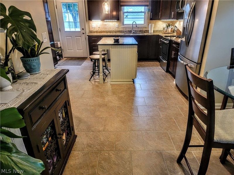 18160 Kalvin Drive, Brook Park, OH 44142 Photo 5