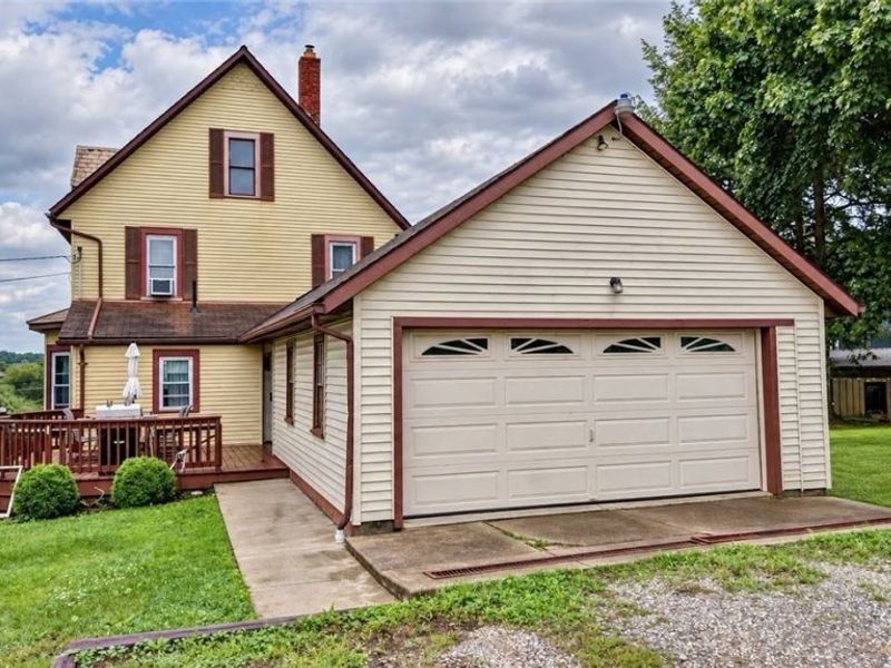 215 Dover Road NE, Sugarcreek, OH 44681 Photo 3