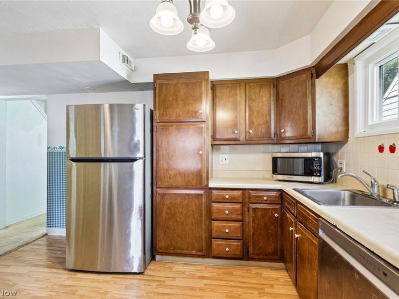 1769 Windsor Street , Cuyahoga Falls, OH 44221 Photo 9