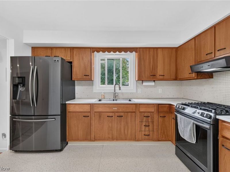 15521 Frick Court , Cleveland, OH 44111 Photo 14