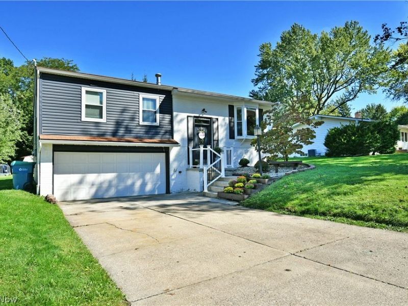 8285 Longview Drive NE, Warren, OH 44484 Photo 3