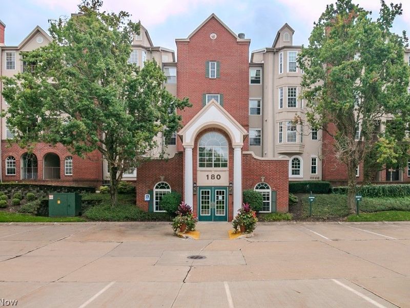 180 Fox Hollow Drive, Unit 103, Mayfield Heights, OH 44124 Photo 1