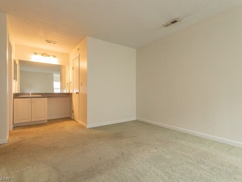 180 Fox Hollow Drive, Unit 103, Mayfield Heights, OH 44124 Photo 14