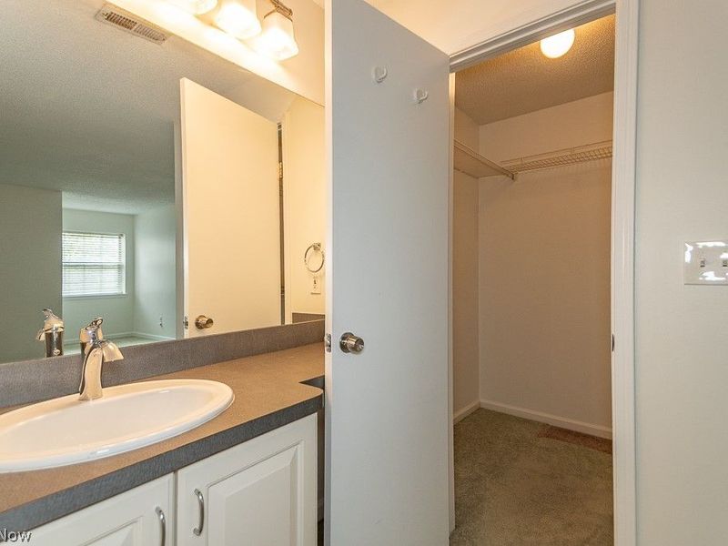 180 Fox Hollow Drive, Unit 103, Mayfield Heights, OH 44124 Photo 18