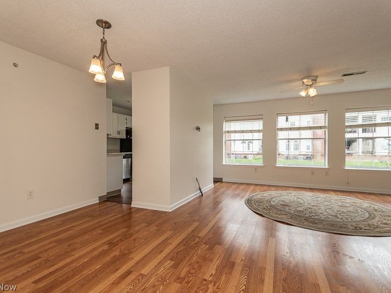 180 Fox Hollow Drive, Unit 103, Mayfield Heights, OH 44124 Photo 4
