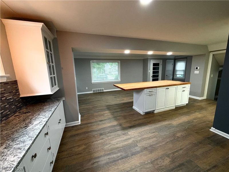 90 E 207th Street , Euclid, OH 44123 Photo 7