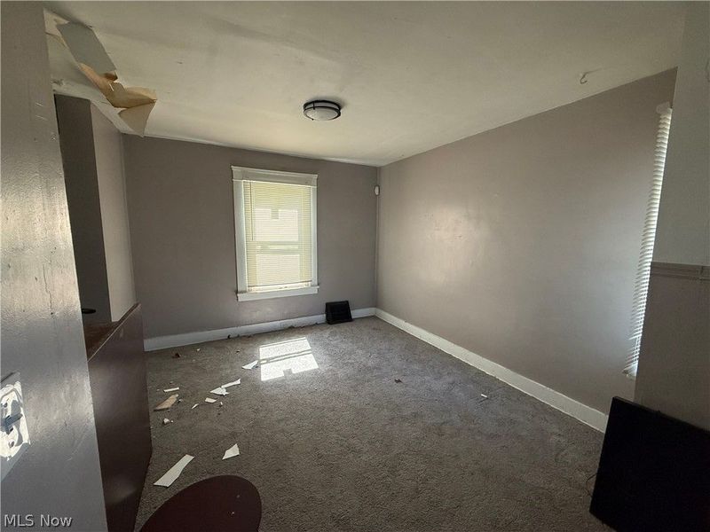 7908 Vineyard Avenue , Cleveland, OH 44105 Photo 3