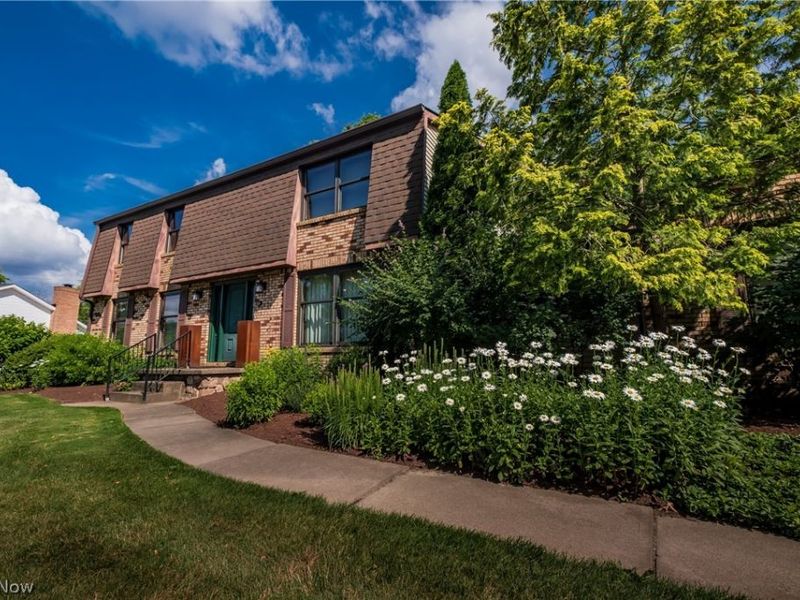 1431 Springhaven Circle NE, Massillon, OH 44646 Photo 1
