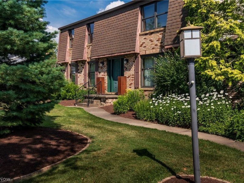 1431 Springhaven Circle NE, Massillon, OH 44646 Photo 2
