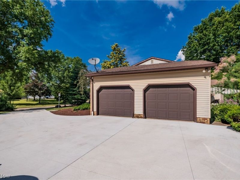 1431 Springhaven Circle NE, Massillon, OH 44646 Photo 4