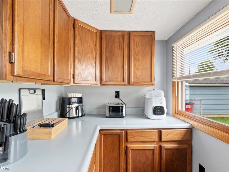 664 W Oregon Avenue , Sebring, OH 44672 Photo 12