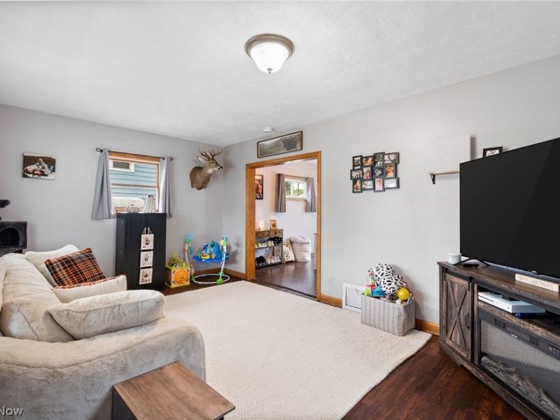 664 W Oregon Avenue , Sebring, OH 44672 Photo 3