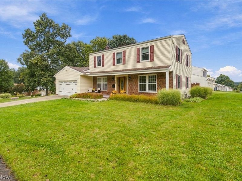 7709 Green Valley Drive , Parma, OH 44134 Photo 2