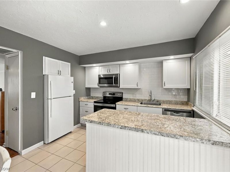 5612 Chelmsford Drive, Lyndhurst, OH 44124 Photo 11