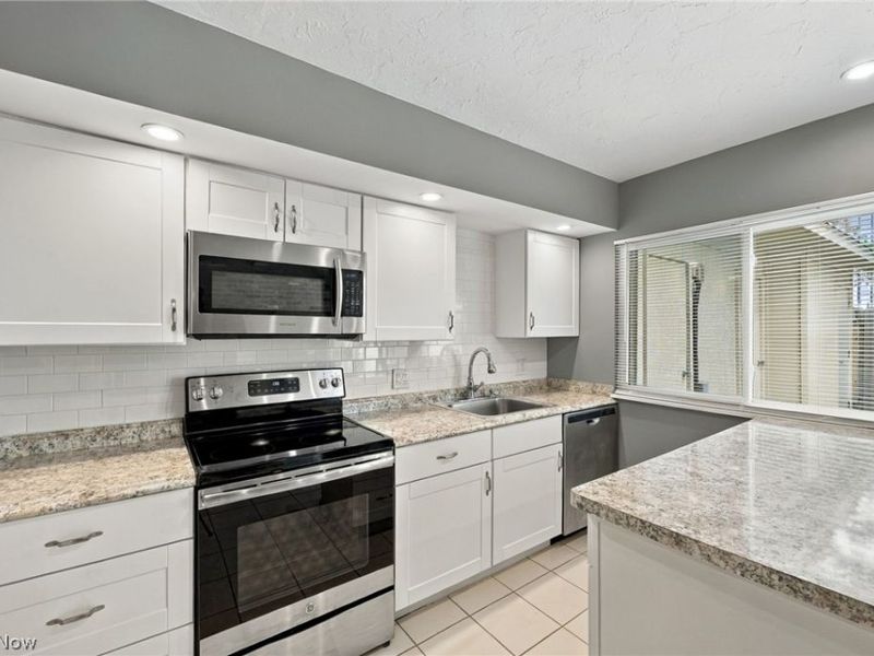 5612 Chelmsford Drive, Lyndhurst, OH 44124 Photo 8