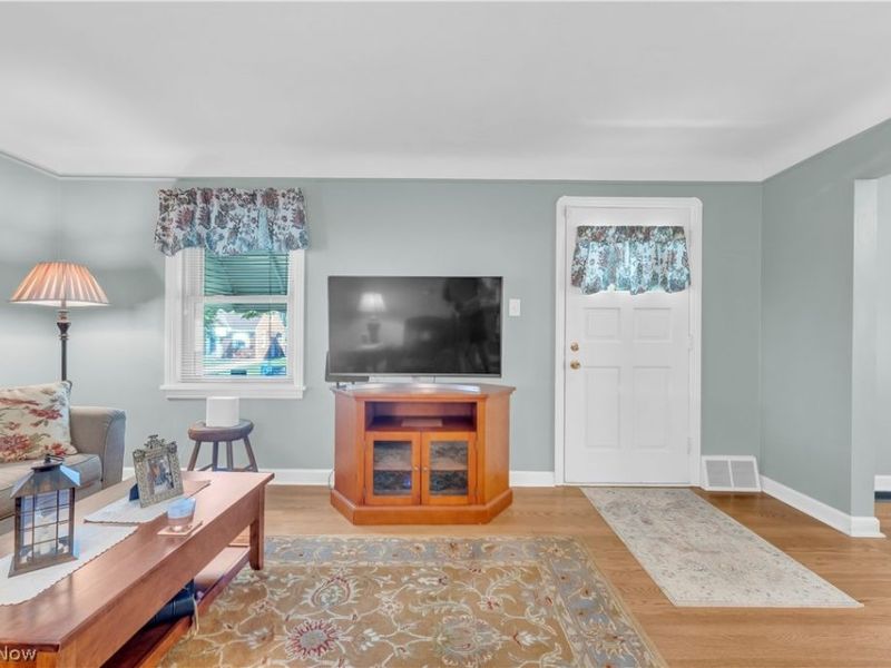 4456 W 57th Street, Cleveland, OH 44144 Photo 4