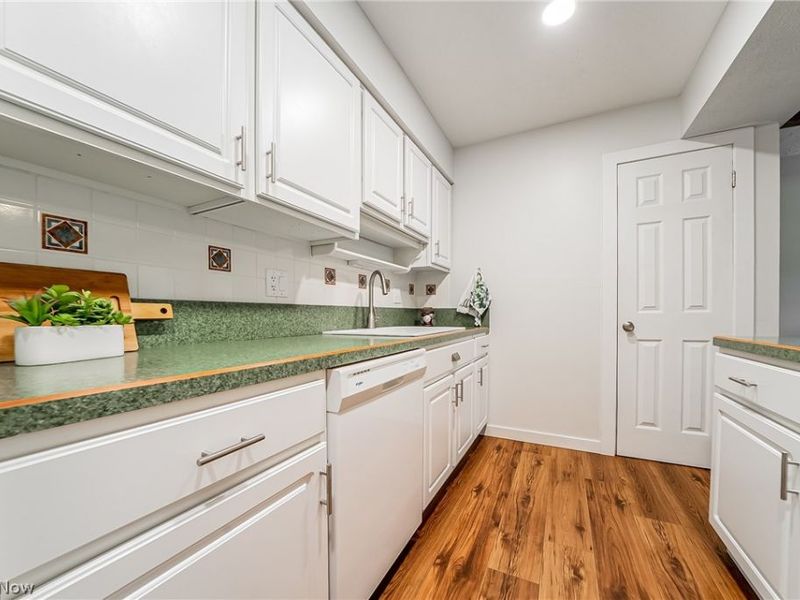9956 Johnnycake Ridge Road, Unit E15, Concord Township, OH 44077 Photo 18