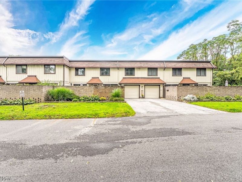 9956 Johnnycake Ridge Road, Unit E15, Concord Township, OH 44077 Photo 2